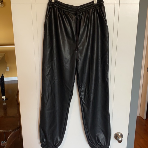 H:ours black leather pants - Picture 3 of 9